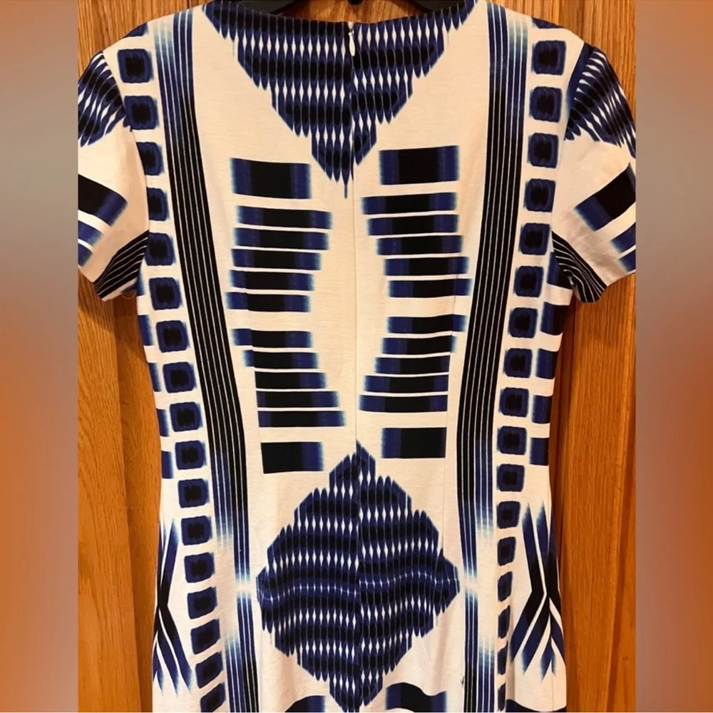 Trina Turk Kiara Geometric Mini Shift Dress‎ in Midnight Blue & White Size 2 - Picture 10 of 14